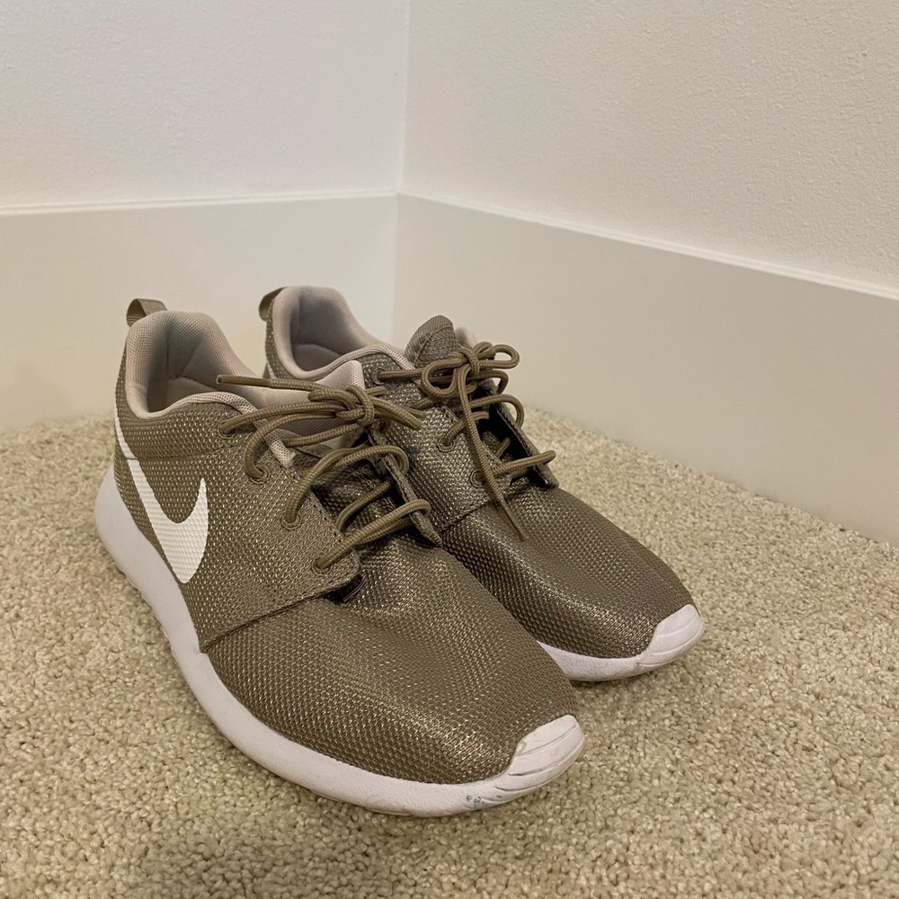 Nike Roshe Size 9